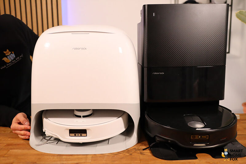 Runde QRevo Curv Station neben der eckigen QRevo Slim Station